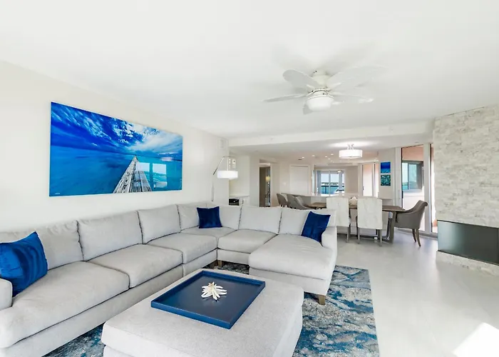 Ferienhaus Steps To & Pool - Amenities Galore!
